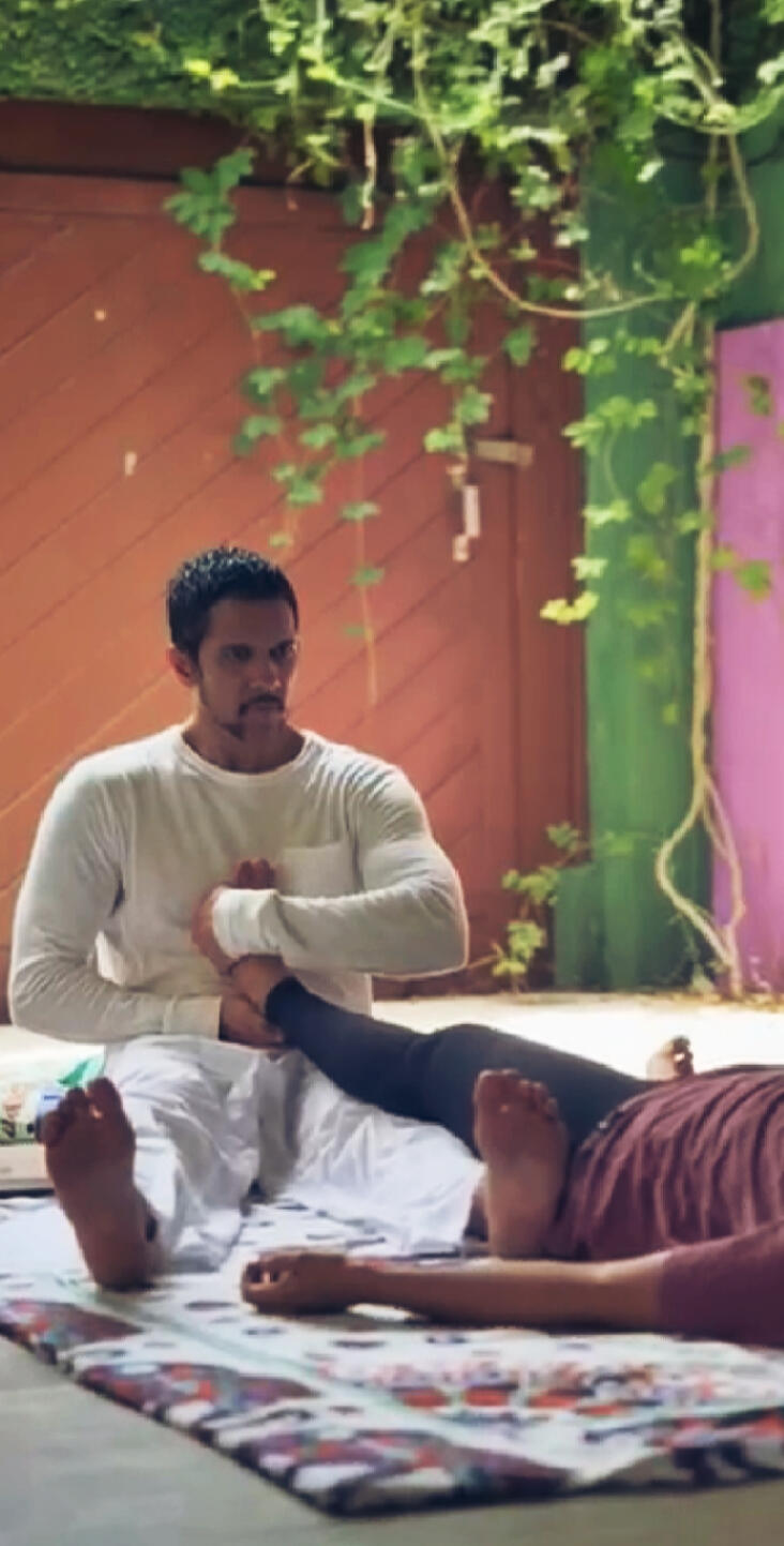 Yoga Massage: Combien y a-t-il de sensations? La Ayurveda rencontre le massage thaïlandais, inscrit au patrimoine de l&#39;Unesco, pour un best-seller combinant les plus savoureuses des deux techniques. 120min=200,00 150min=290,00