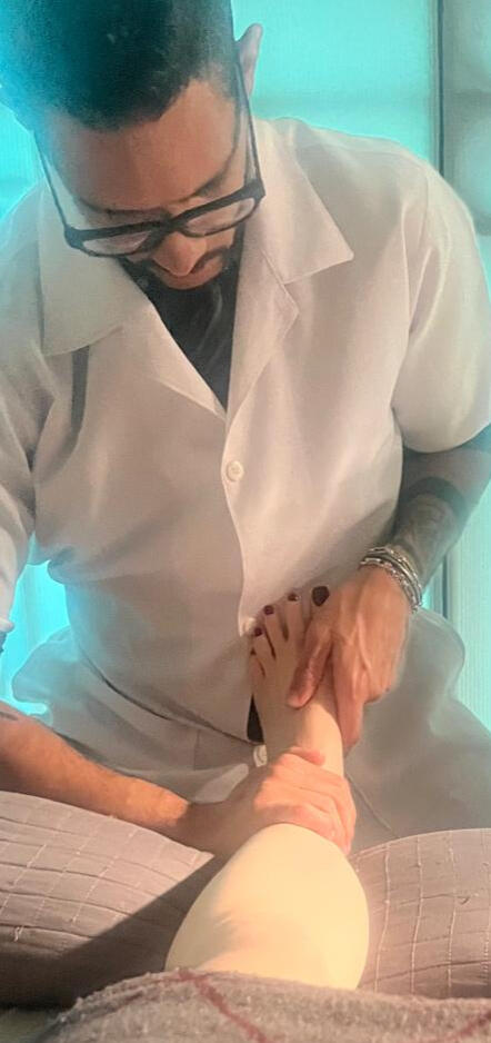 Relaxant sur pied: Ce n'est pas tous les jours que vos pieds font l'objet d'une telle attention. Combinaison des points de pression du Shiatsu avec l'accueil de Deep Tissue. 50min=90,00