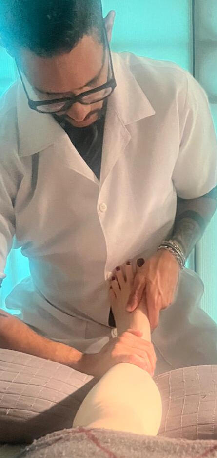 Relaxante Podal: Não é todo dia que alguém toca nossos pés assim. Combinando pontos de pressão originais do Shiatsu com a pegada relaxante de Deep Tissue. 50min=90,00