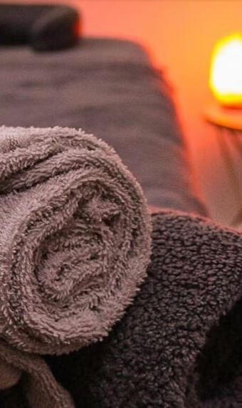 Nós vamos até você! Como no antigo Japão, antes mesmo de existir o Shiatsu, terapeutas eram nômades. As sessões são preparadas com muito cuidado. Os acessórios jamais são reutilizados entre os atendimentos.